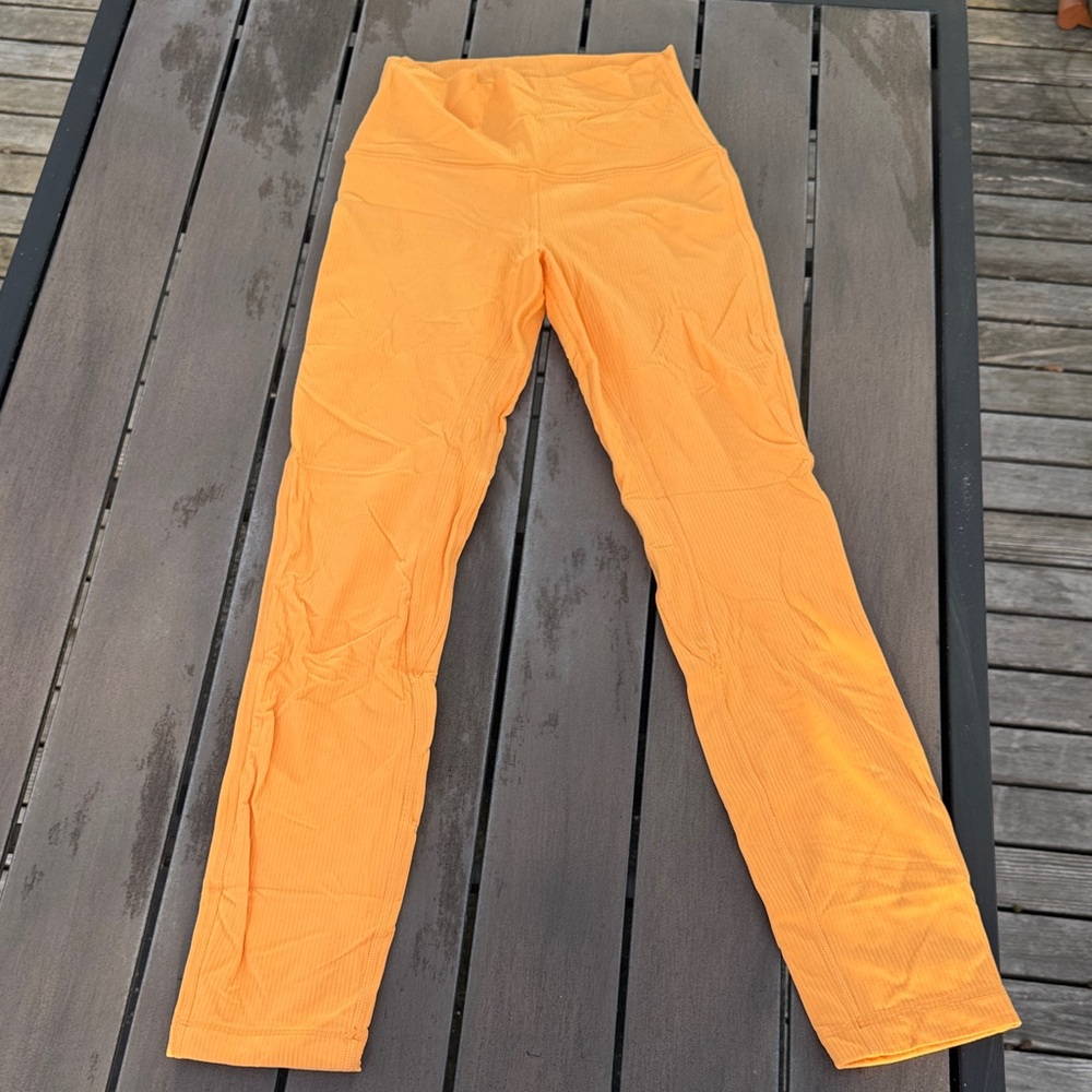 Lululemon Align Ribbed High-Rise Pant 25"
Mango Dream